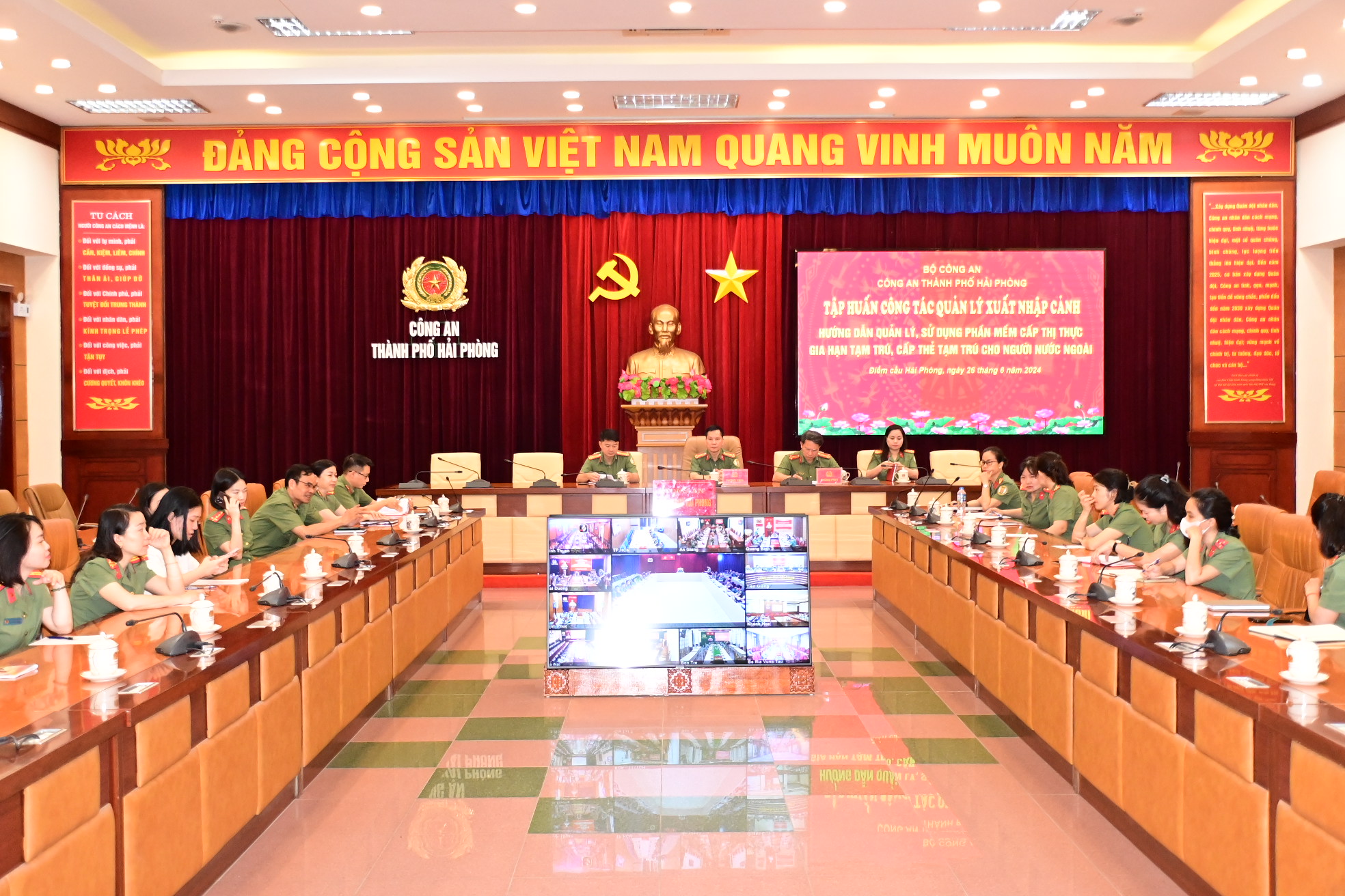 Tập huấn hướng dẫn quản lý, sử dụng phần mềm cấp thị thực, gia hạn tạm trú, cấp thẻ tạm trú cho người nước ngoài